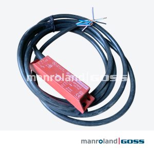 Capteur de sécurité Telemecanique ZP7012 rouge avec long câble blindé noir enroulé sur fond blanc