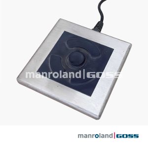 Face avant souris trackball industrielle iKey HP-DT-STD avec boule noire et cadre aluminium brossé